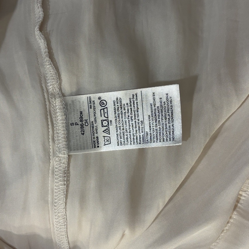 Banana Republic Ivory Satin Long Sleeve V-Neck Blouse Small - Picture 7 of 7